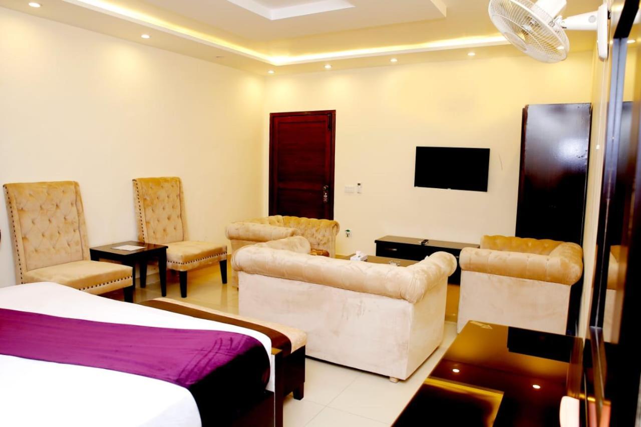 Hotel Noor Plaza Lahor Kültér fotó
